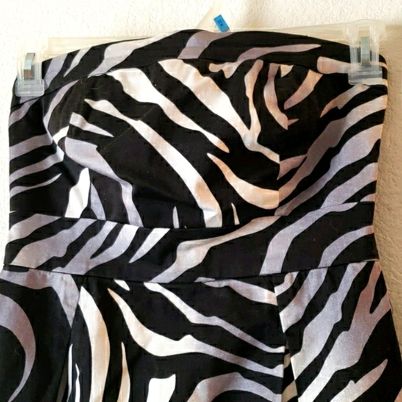 Guess Strapless Black/White/Grey Zebra Print Dress Size 3 - Picture 3 of 6